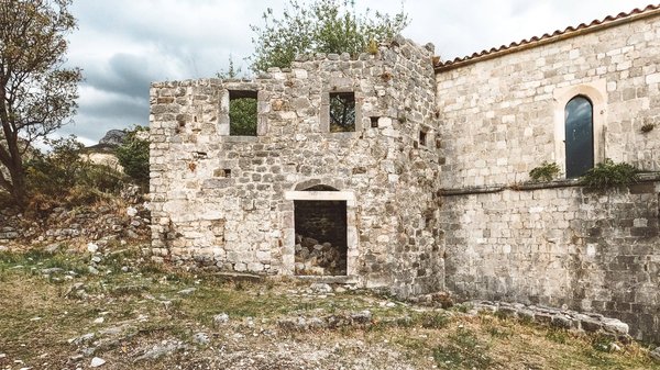Acquérir une maison abandonnée : risques et opportunités