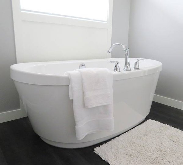 Les meilleures baignoires qualité-prix de 2023 : Trouvez la vôtre sans vous ruiner !