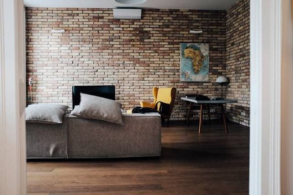 Comment aménager une chambre discrète dans votre salon sans compromettre le style?